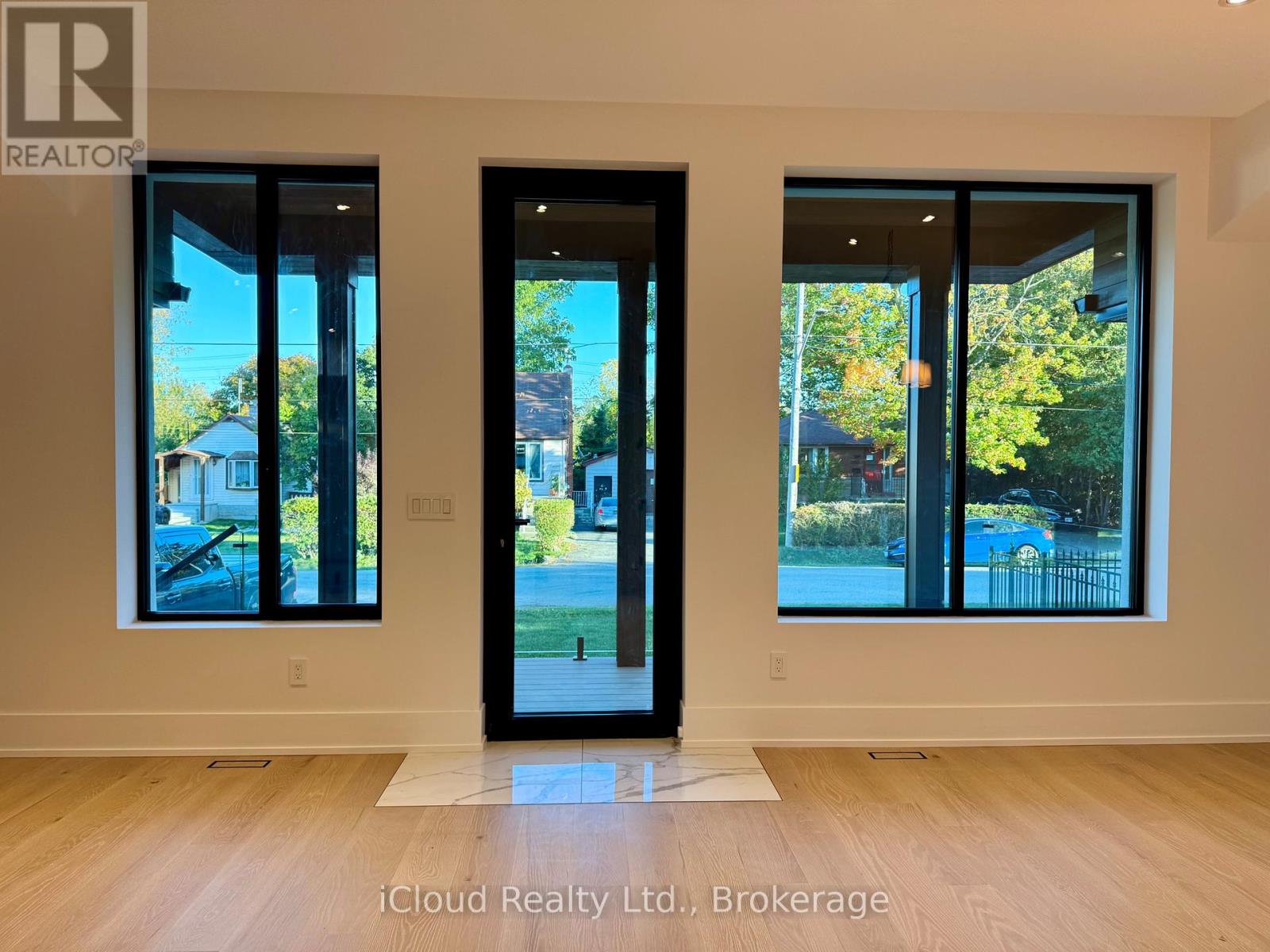 201 Troy Street, Mississauga, Ontario  L5G 1S9 - Photo 5 - W12467415
