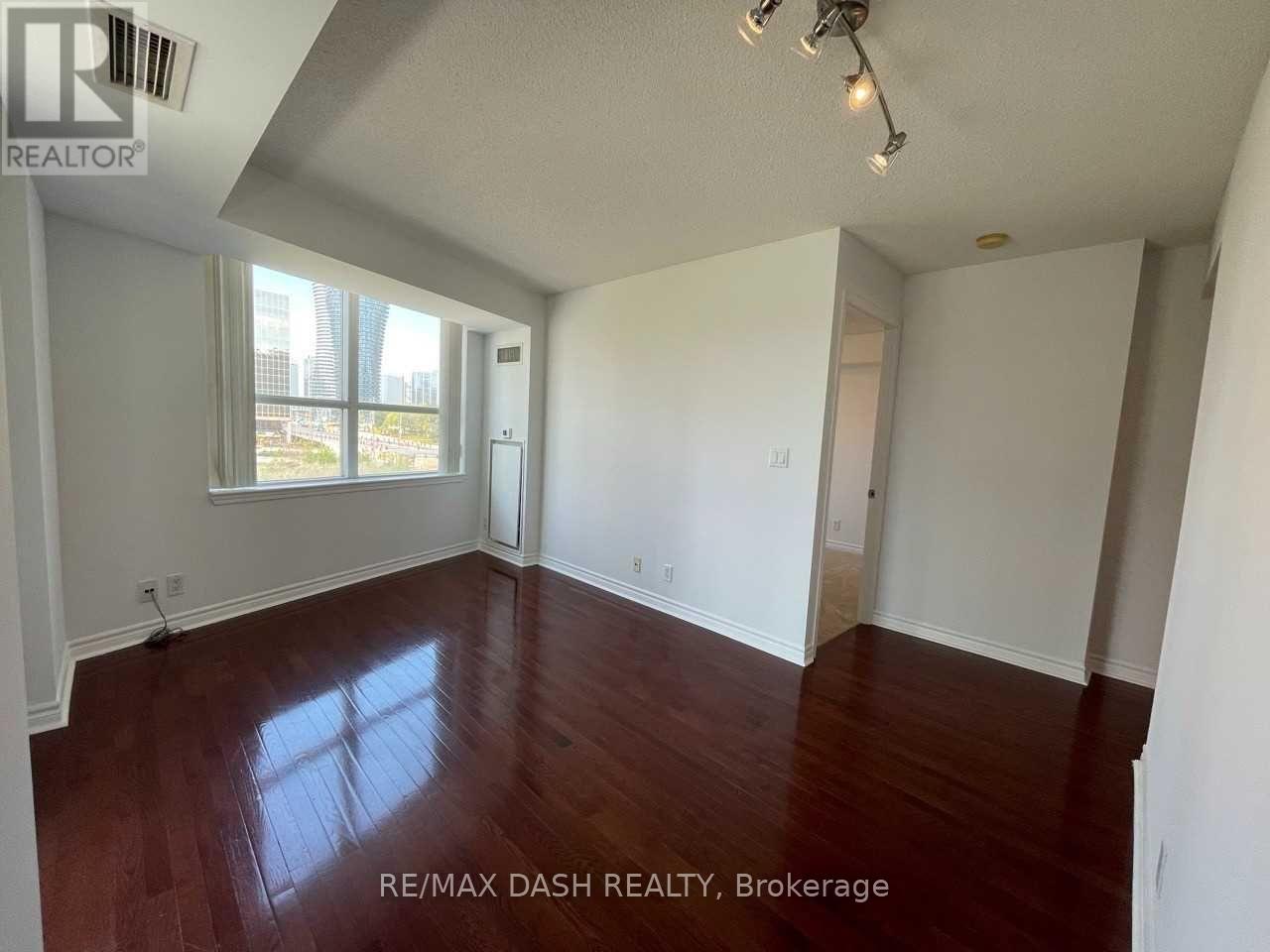308 - 1 Elm Drive W, Mississauga, Ontario  L5B 4M1 - Photo 5 - W12467434