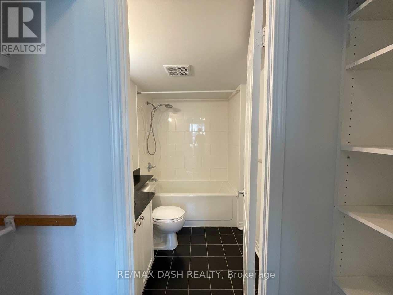308 - 1 Elm Drive W, Mississauga, Ontario  L5B 4M1 - Photo 8 - W12467434
