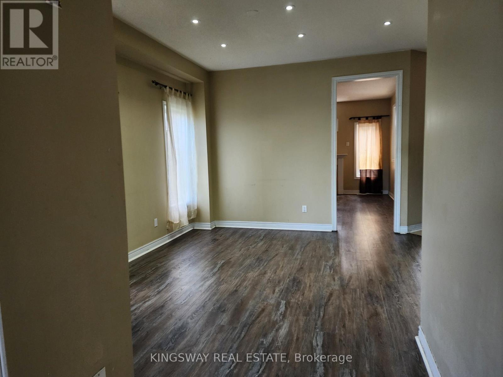 Upper - 65 Pefferlaw Circle, Brampton, Ontario  L6Y 0L6 - Photo 2 - W12467449