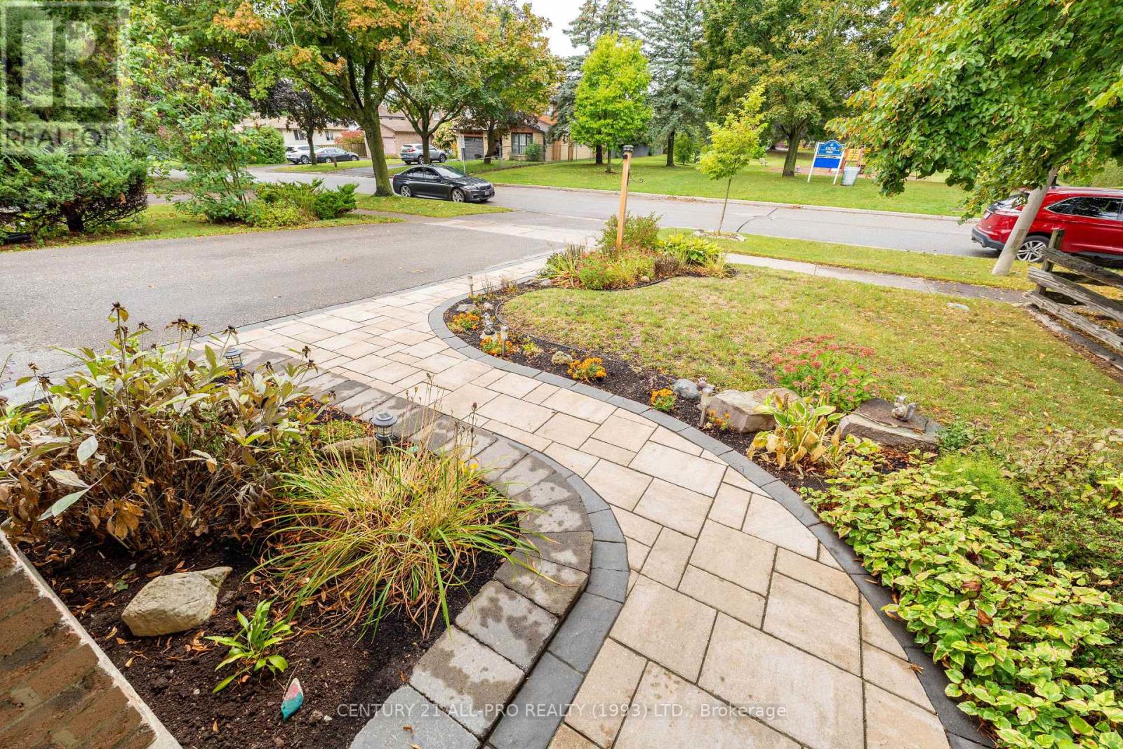 895 Exeter Street, Oshawa, Ontario  L1G 6R9 - Photo 7 - E12435446