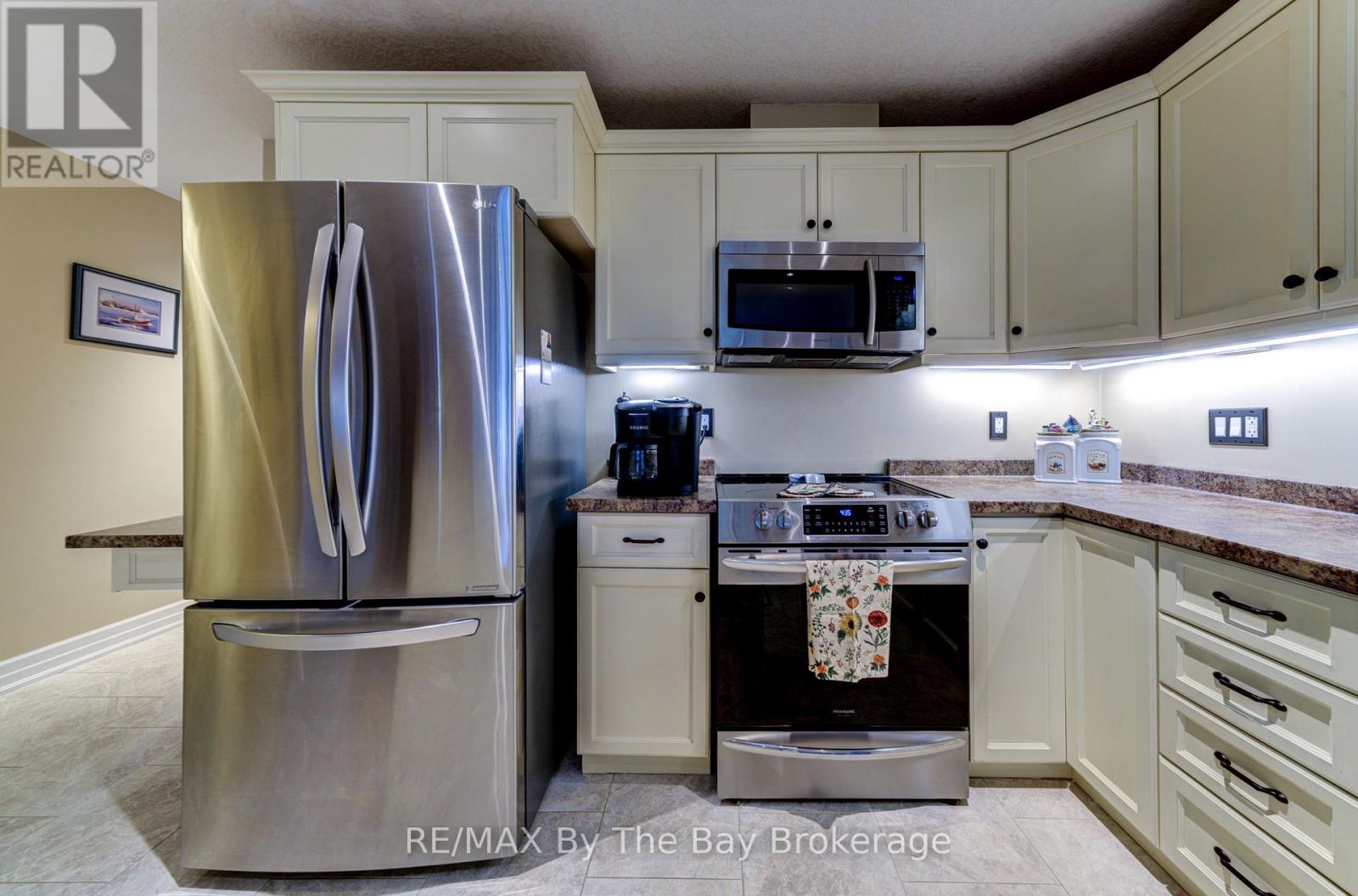 122 Greenway Drive, Wasaga Beach, Ontario  L9Z 0E6 - Photo 11 - S12467481