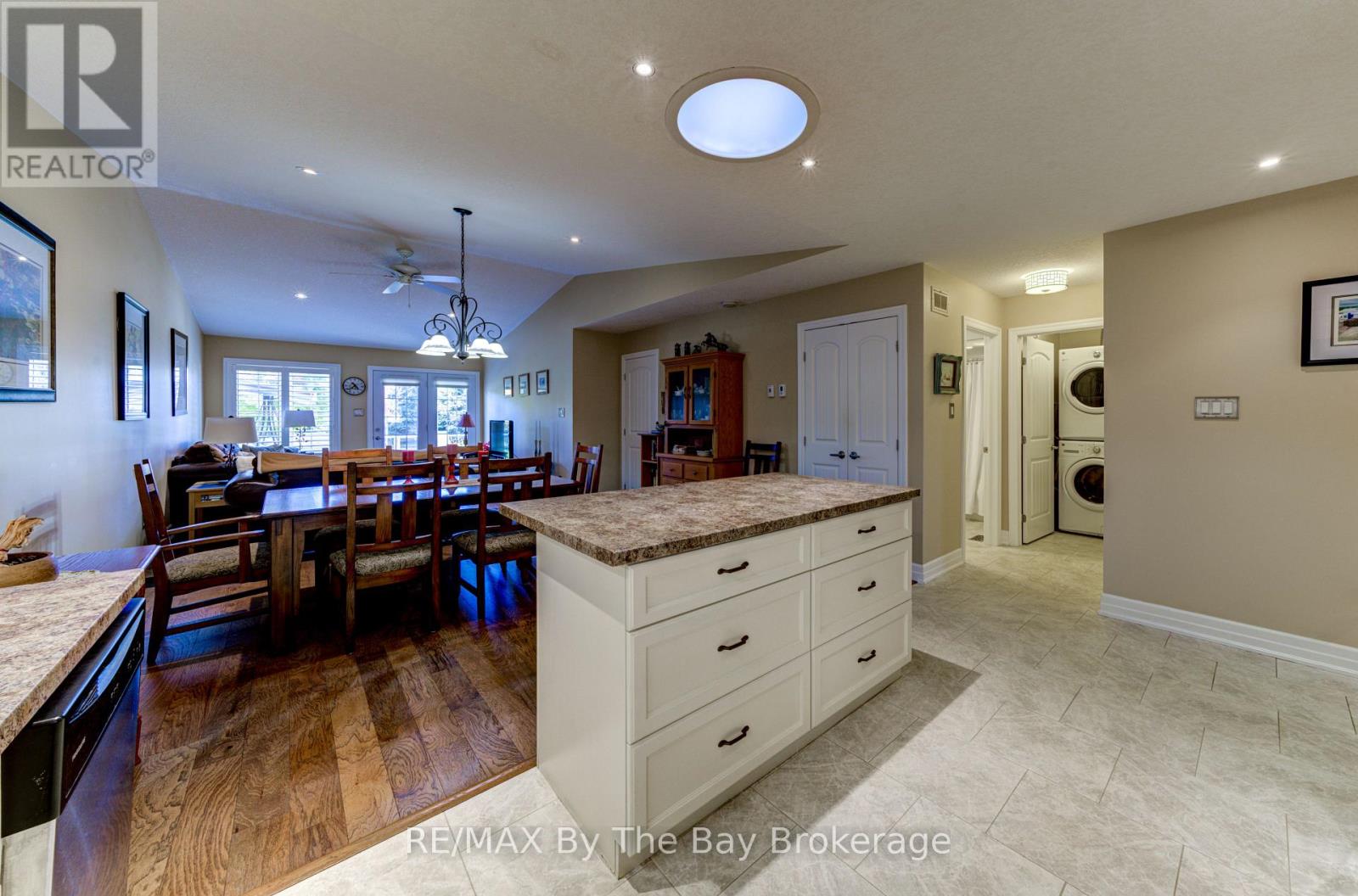 122 Greenway Drive, Wasaga Beach, Ontario  L9Z 0E6 - Photo 15 - S12467481