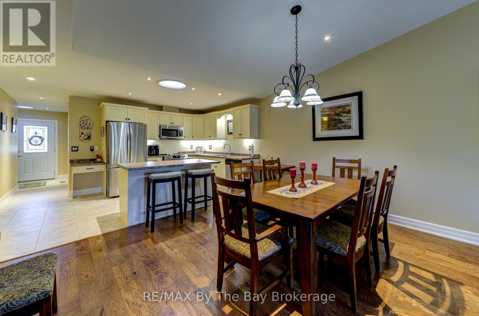 122 Greenway Drive, Wasaga Beach, Ontario  L9Z 0E6 - Photo 17 - S12467481