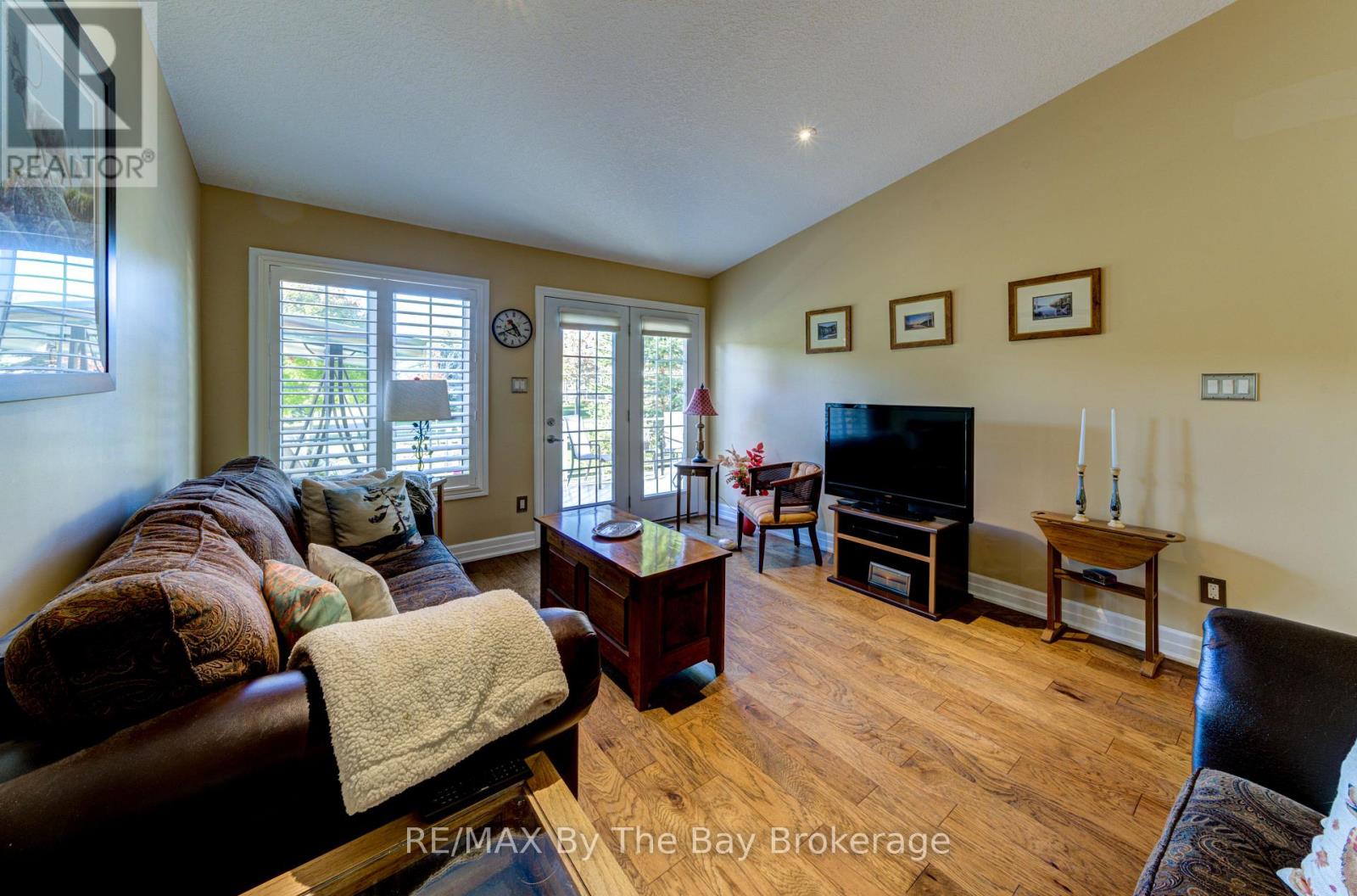 122 Greenway Drive, Wasaga Beach, Ontario  L9Z 0E6 - Photo 21 - S12467481