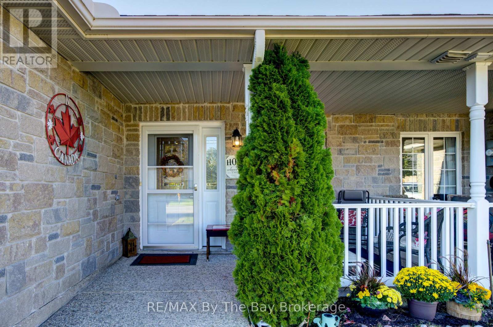 122 Greenway Drive, Wasaga Beach, Ontario  L9Z 0E6 - Photo 4 - S12467481