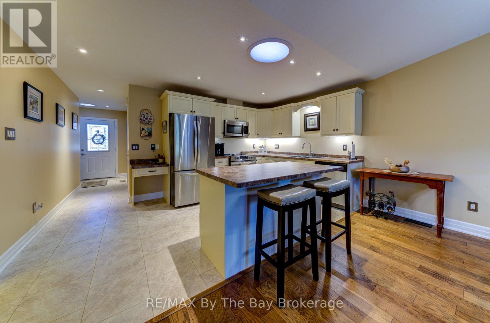 122 Greenway Drive, Wasaga Beach, Ontario  L9Z 0E6 - Photo 8 - S12467481