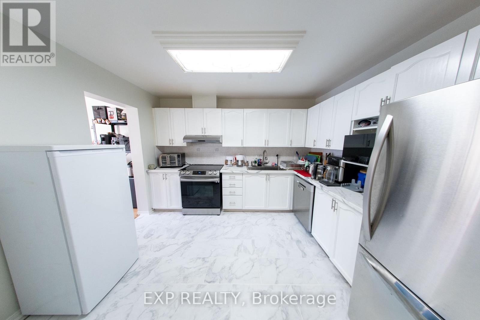 54 Sheppard's Glen Avenue, Ottawa, Ontario  K2M 2M9 - Photo 10 - X12467474