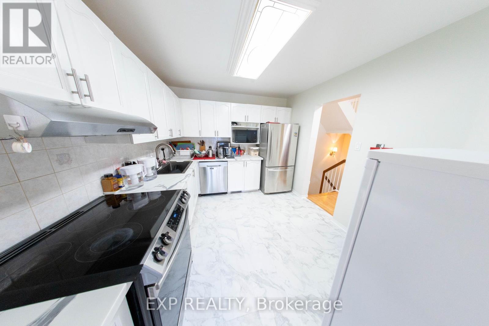 54 Sheppard's Glen Avenue, Ottawa, Ontario  K2M 2M9 - Photo 12 - X12467474