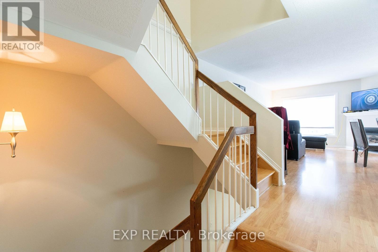 54 Sheppard's Glen Avenue, Ottawa, Ontario  K2M 2M9 - Photo 4 - X12467474