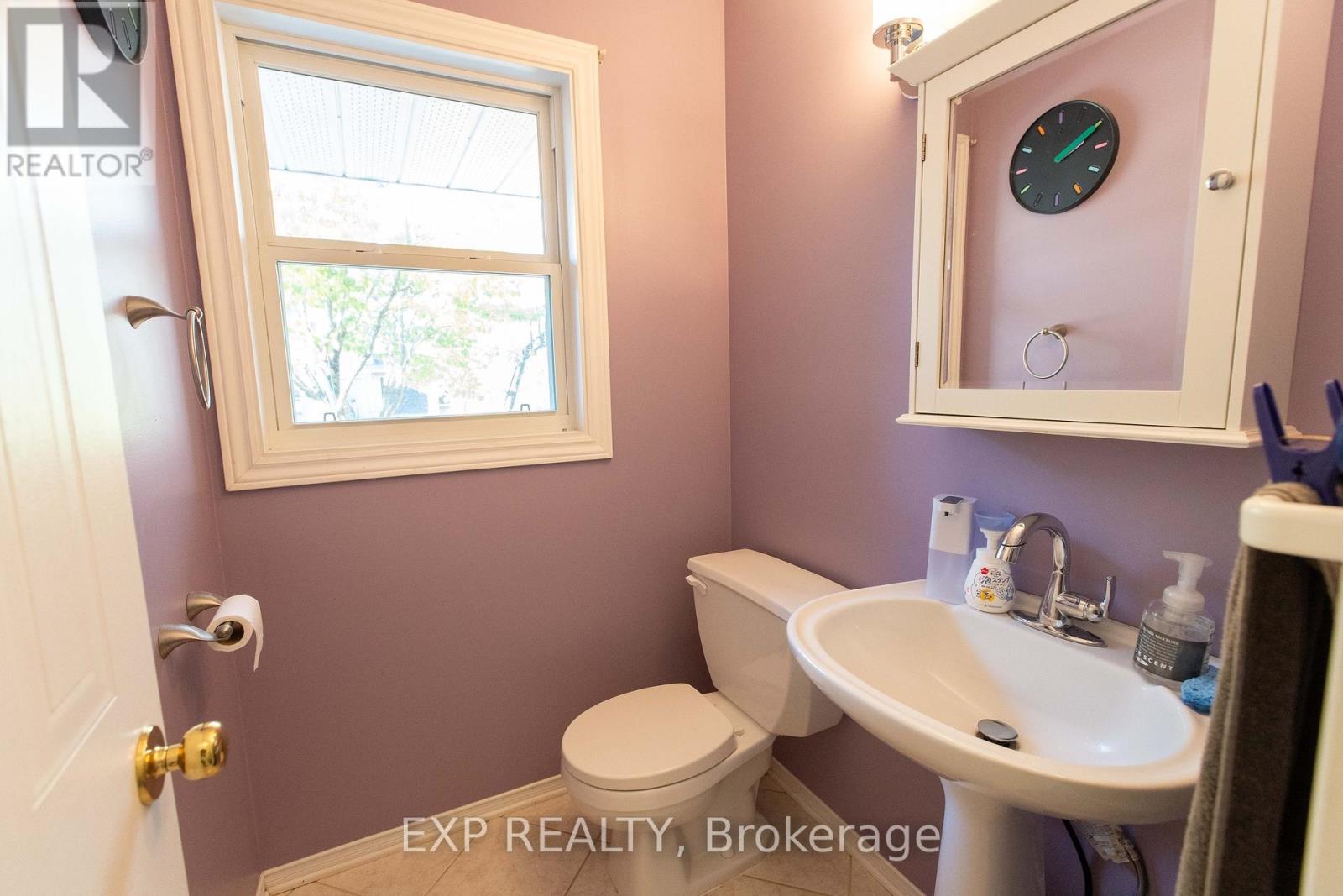 54 Sheppard's Glen Avenue, Ottawa, Ontario  K2M 2M9 - Photo 9 - X12467474
