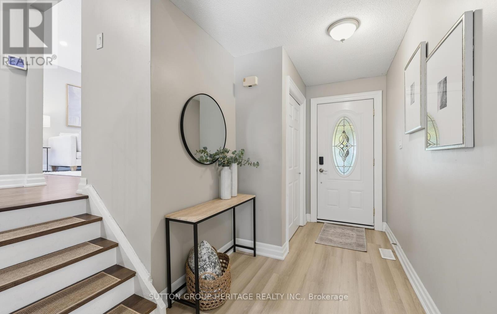 602 Antigua Crescent, Oshawa, Ontario  L1J 6B4 - Photo 3 - E12467468