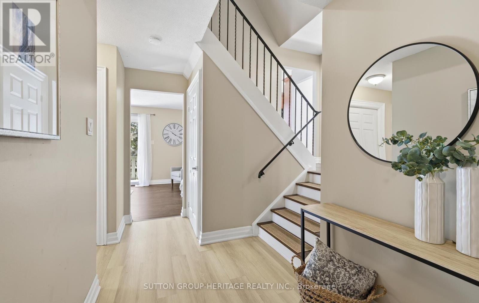 602 Antigua Crescent, Oshawa, Ontario  L1J 6B4 - Photo 4 - E12467468