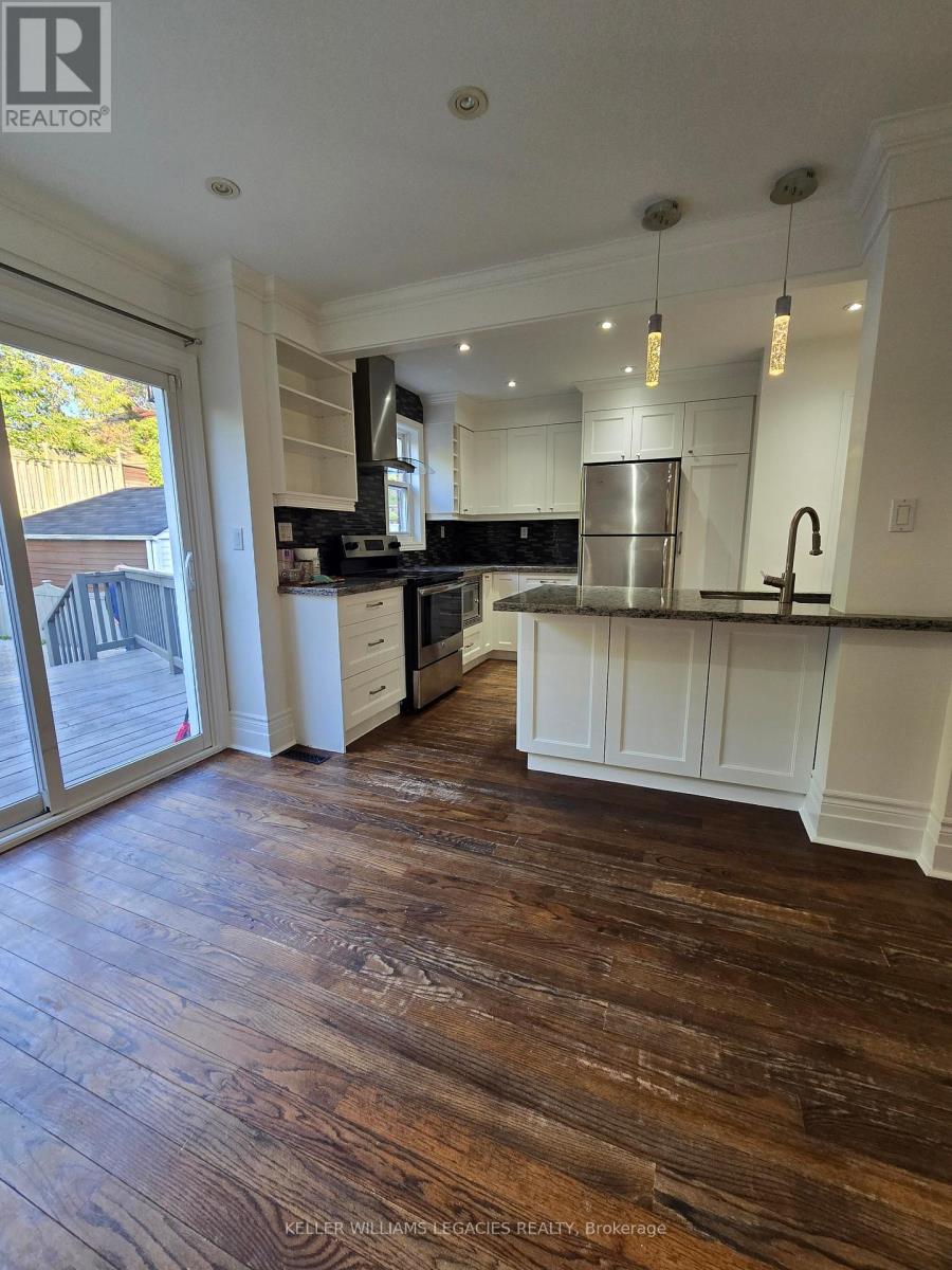 140 Bellefair Avenue, Toronto, Ontario  M4L 3T9 - Photo 11 - E12467477