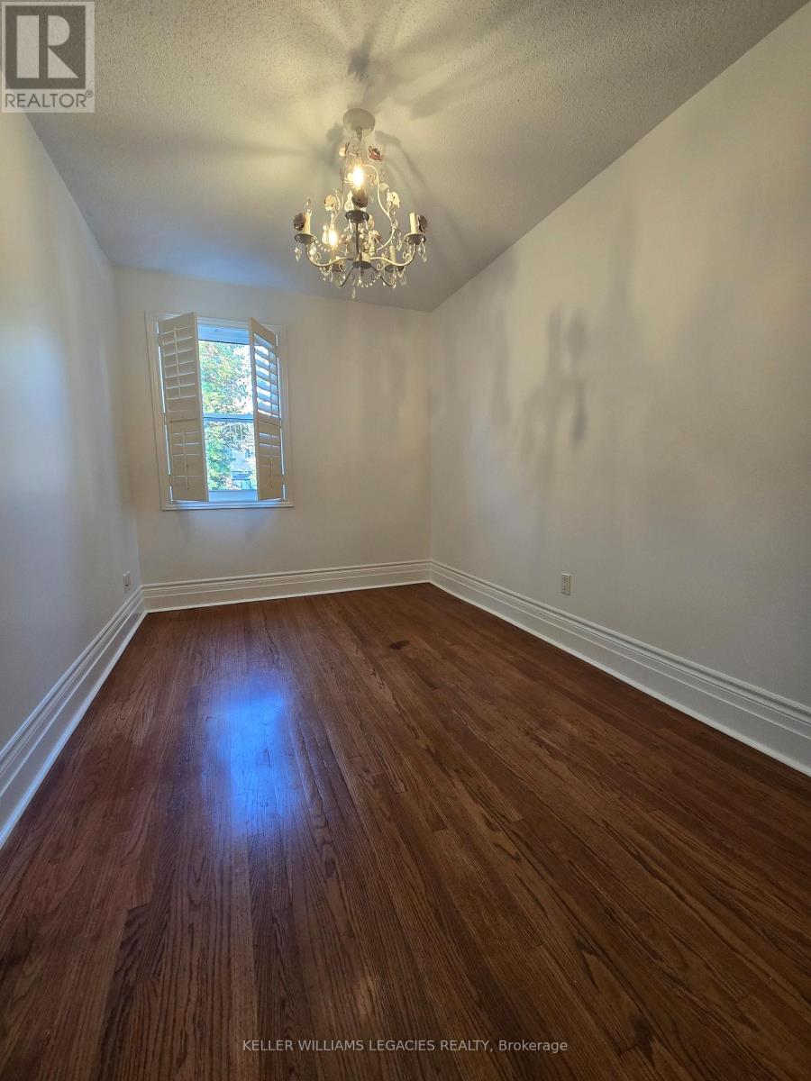140 Bellefair Avenue, Toronto, Ontario  M4L 3T9 - Photo 17 - E12467477