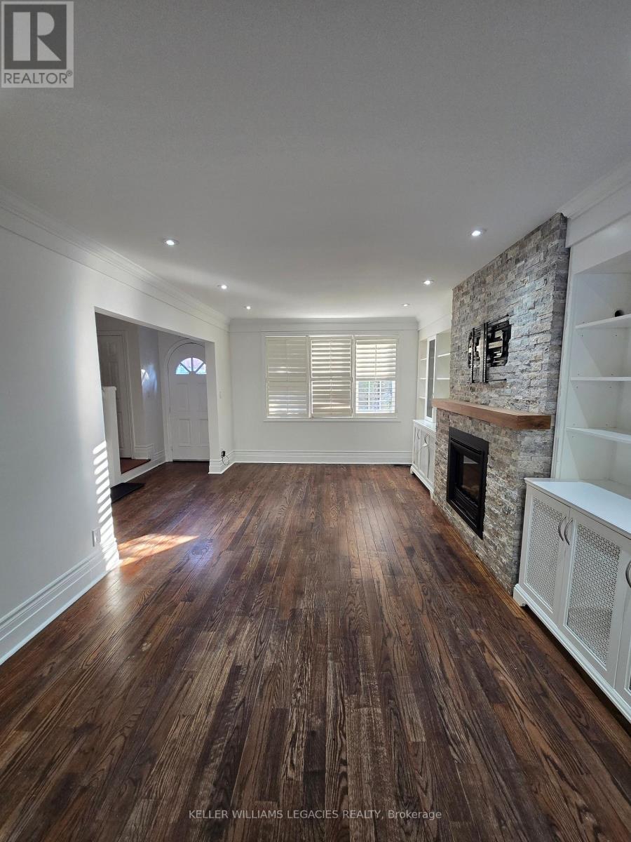 140 Bellefair Avenue, Toronto, Ontario  M4L 3T9 - Photo 3 - E12467477