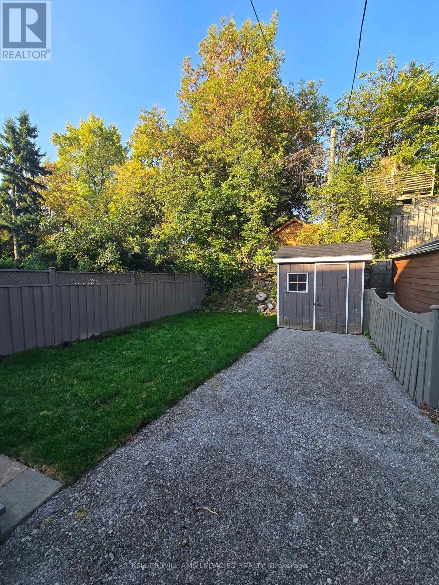 140 Bellefair Avenue, Toronto, Ontario  M4L 3T9 - Photo 32 - E12467477