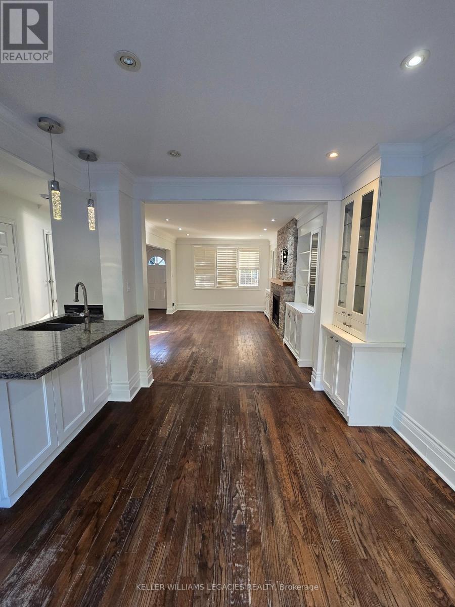 140 Bellefair Avenue, Toronto, Ontario  M4L 3T9 - Photo 7 - E12467477