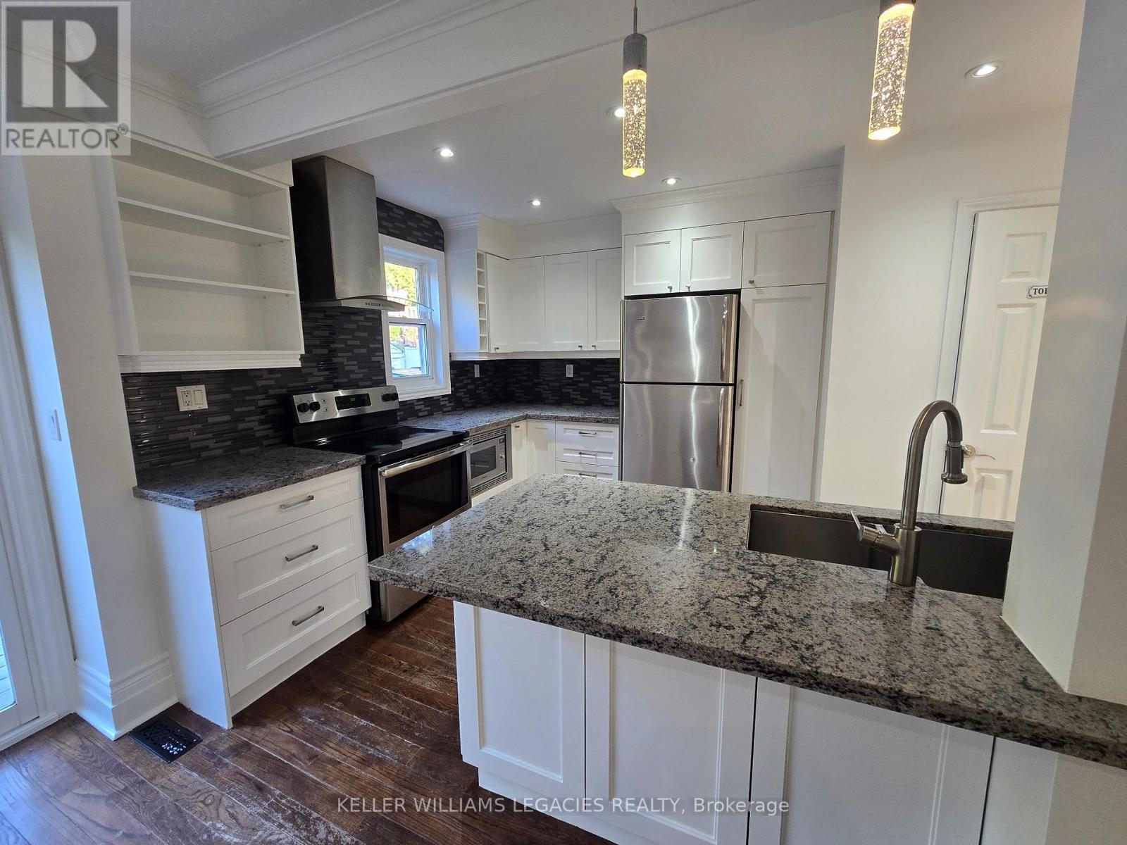 140 Bellefair Avenue, Toronto, Ontario  M4L 3T9 - Photo 8 - E12467477