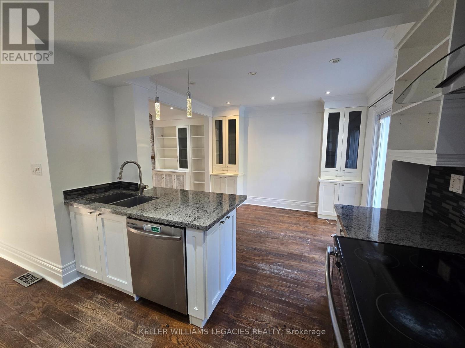 140 Bellefair Avenue, Toronto, Ontario  M4L 3T9 - Photo 9 - E12467477