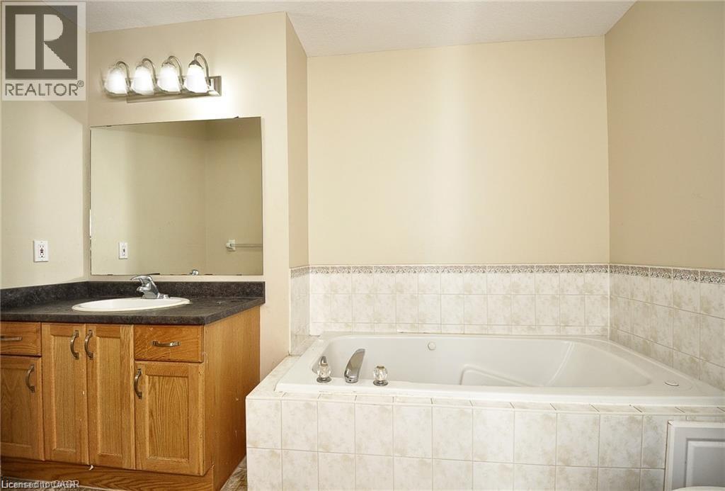 33 Bankside Drive, Kitchener, Ontario  N2N 3L3 - Photo 8 - 40769666