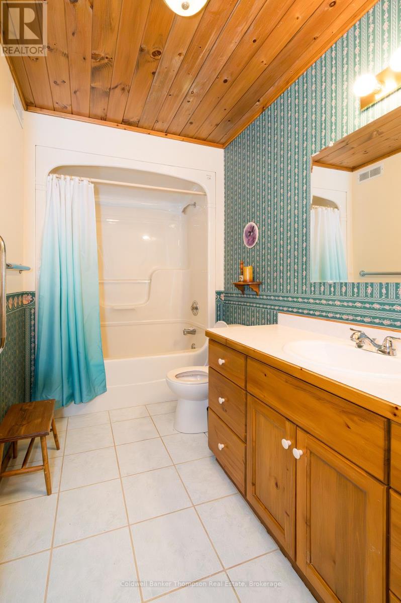 66 Rain Lake Road, Kearney, Ontario  P0A 1M0 - Photo 12 - X12467495