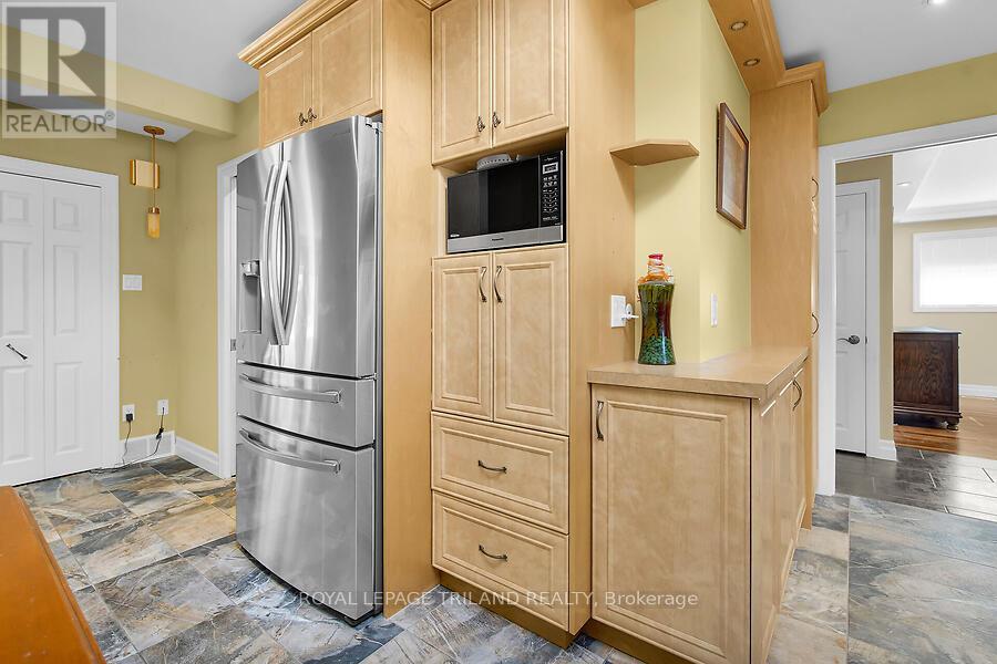 440 Beachwood Avenue, London South, Ontario  N6J 3K1 - Photo 10 - X12467507
