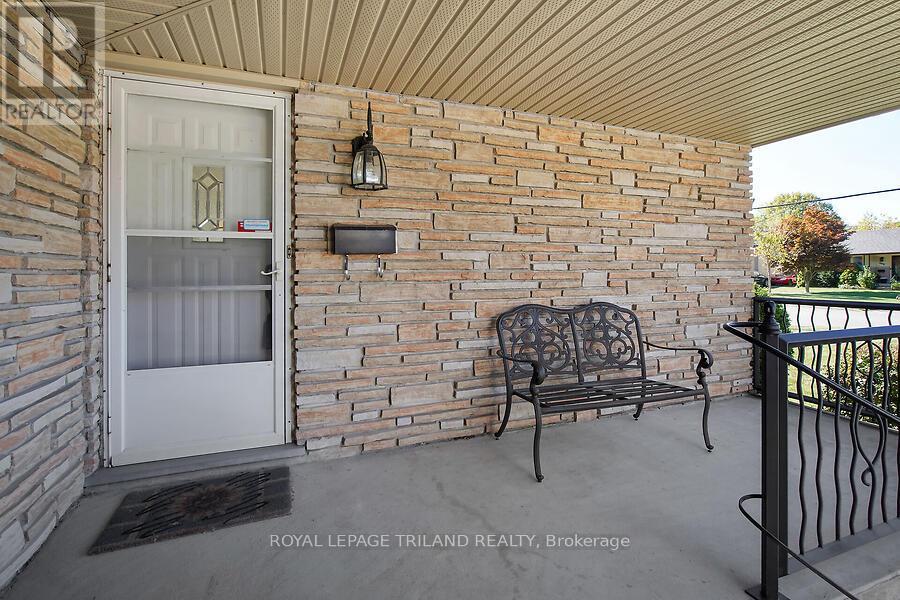 440 Beachwood Avenue, London South, Ontario  N6J 3K1 - Photo 2 - X12467507