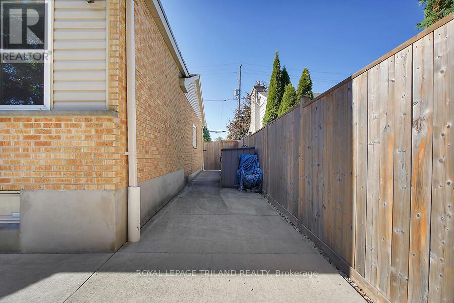 440 Beachwood Avenue, London South, Ontario  N6J 3K1 - Photo 24 - X12467507