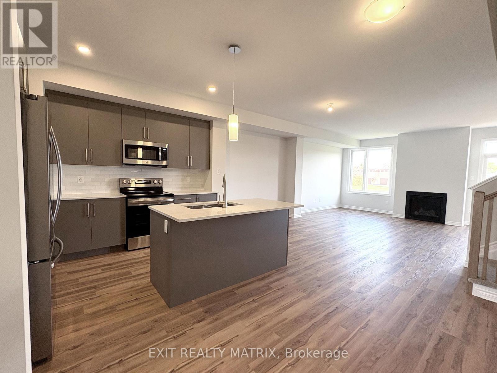 299 Labelle Street, Russell, Ontario  K0A 1W1 - Photo 3 - X12467509