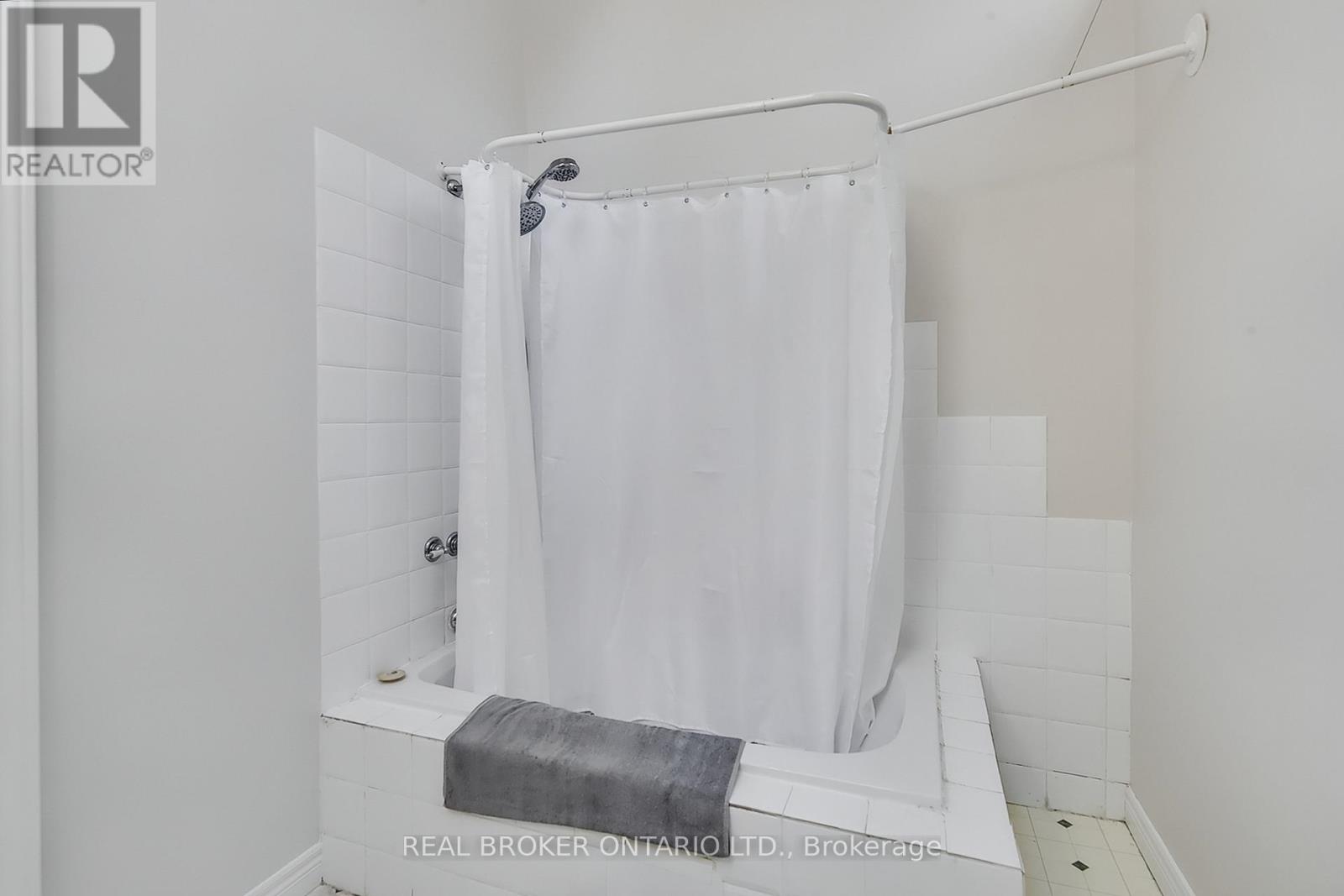 30 Troy Street, Kitchener, Ontario  N2H 1L8 - Photo 15 - X12467483