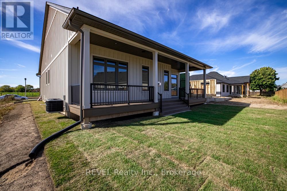 15 Oakley Drive, Niagara-On-The-Lake, Ontario  L0S 1J0 - Photo 35 - X12467508