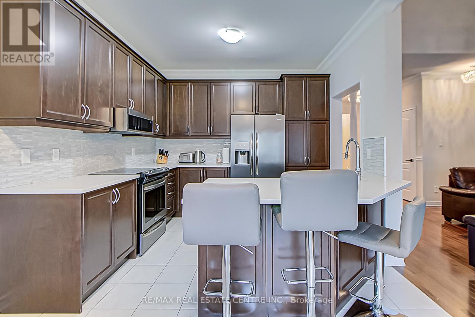 14 Alamode Road, Brampton, Ontario  L6R 3Z8 - Photo 7 - W12399694