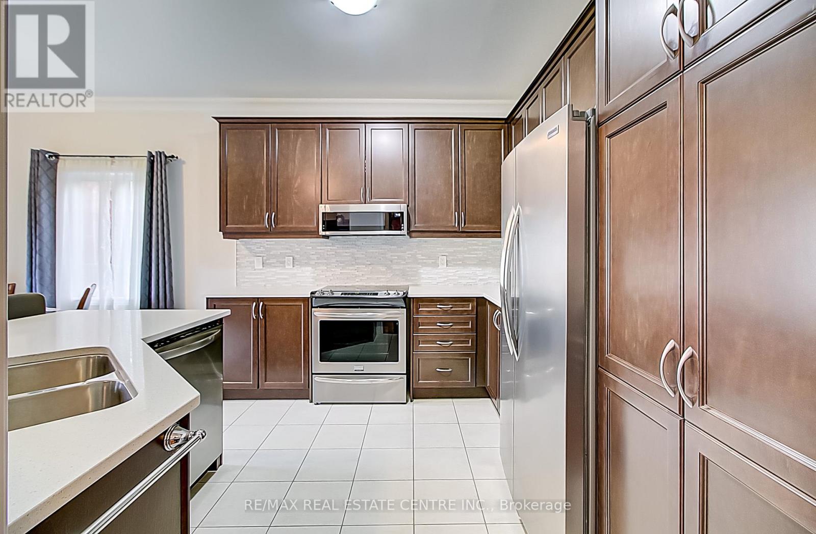 14 Alamode Road, Brampton, Ontario  L6R 3Z8 - Photo 11 - W12399694