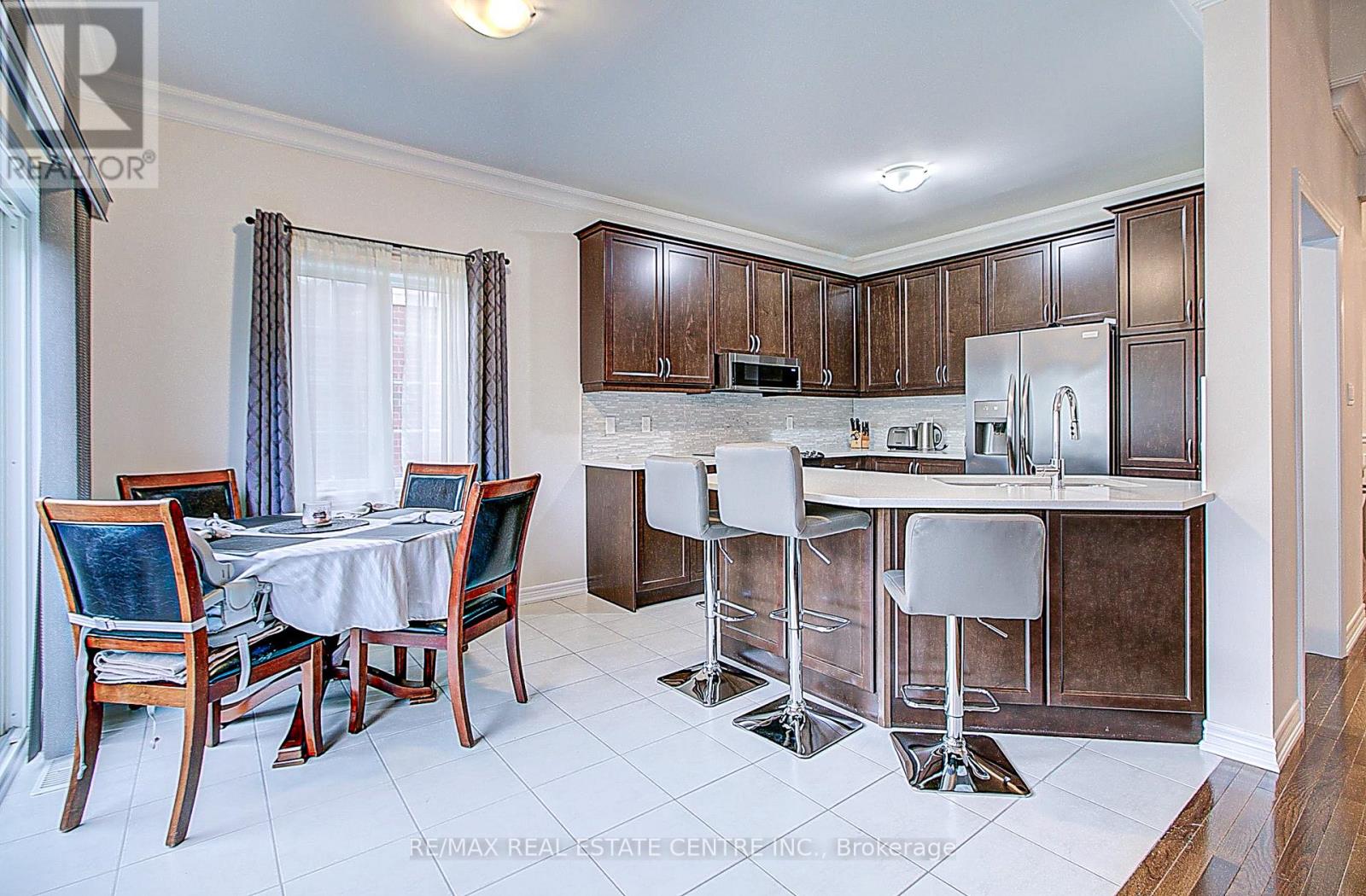 14 Alamode Road, Brampton, Ontario  L6R 3Z8 - Photo 8 - W12399694