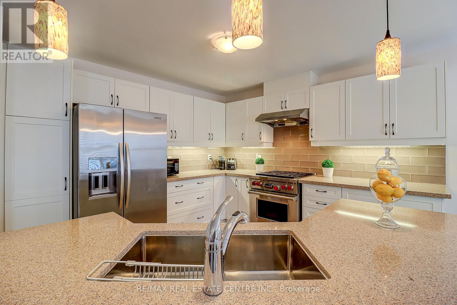 40 Muzzo Drive, Brampton, Ontario  L6R 3W8 - Photo 10 - W12452939