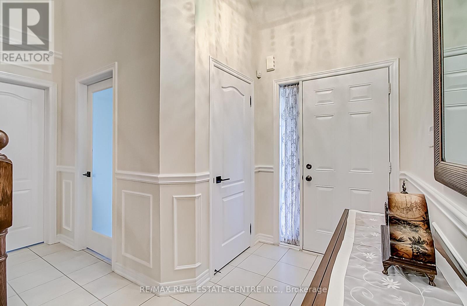 14 Alamode Road, Brampton, Ontario  L6R 3Z8 - Photo 5 - W12399694