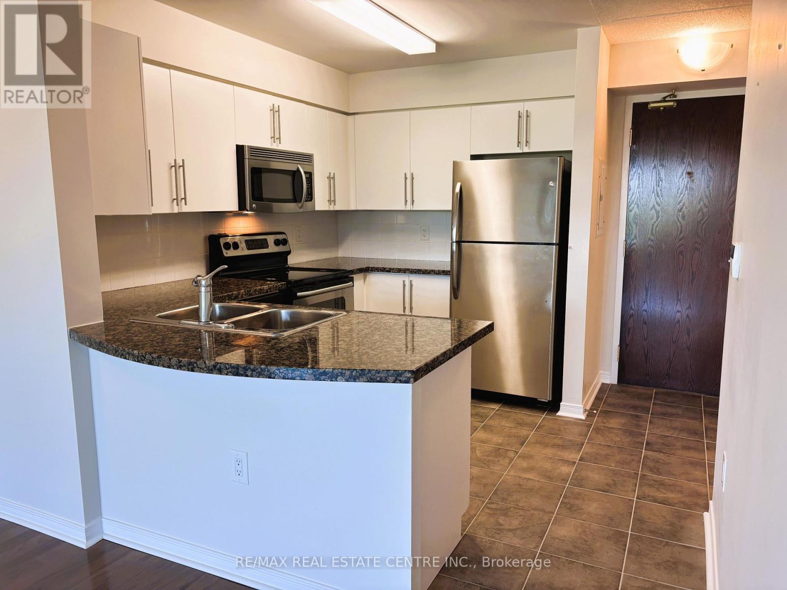 201 - 55 Via Rosedale, Brampton, Ontario  L6R 0V1 - Photo 6 - W12419627