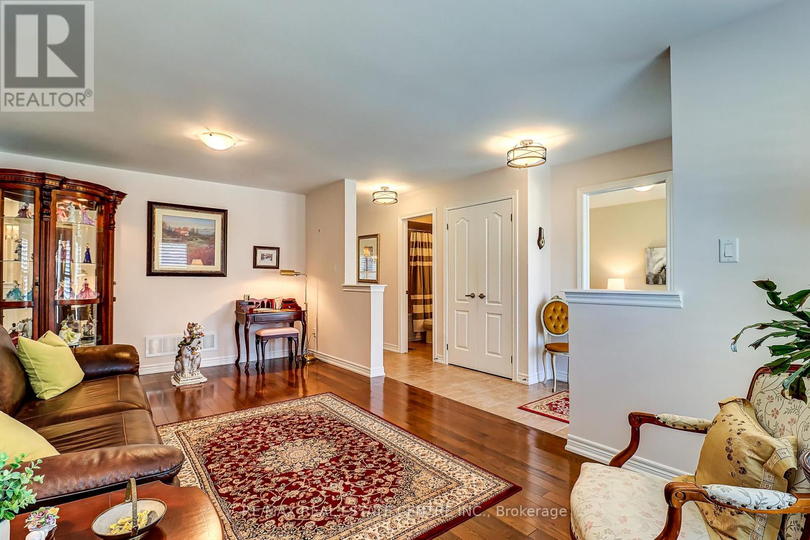 40 Muzzo Drive, Brampton, Ontario  L6R 3W8 - Photo 6 - W12452939