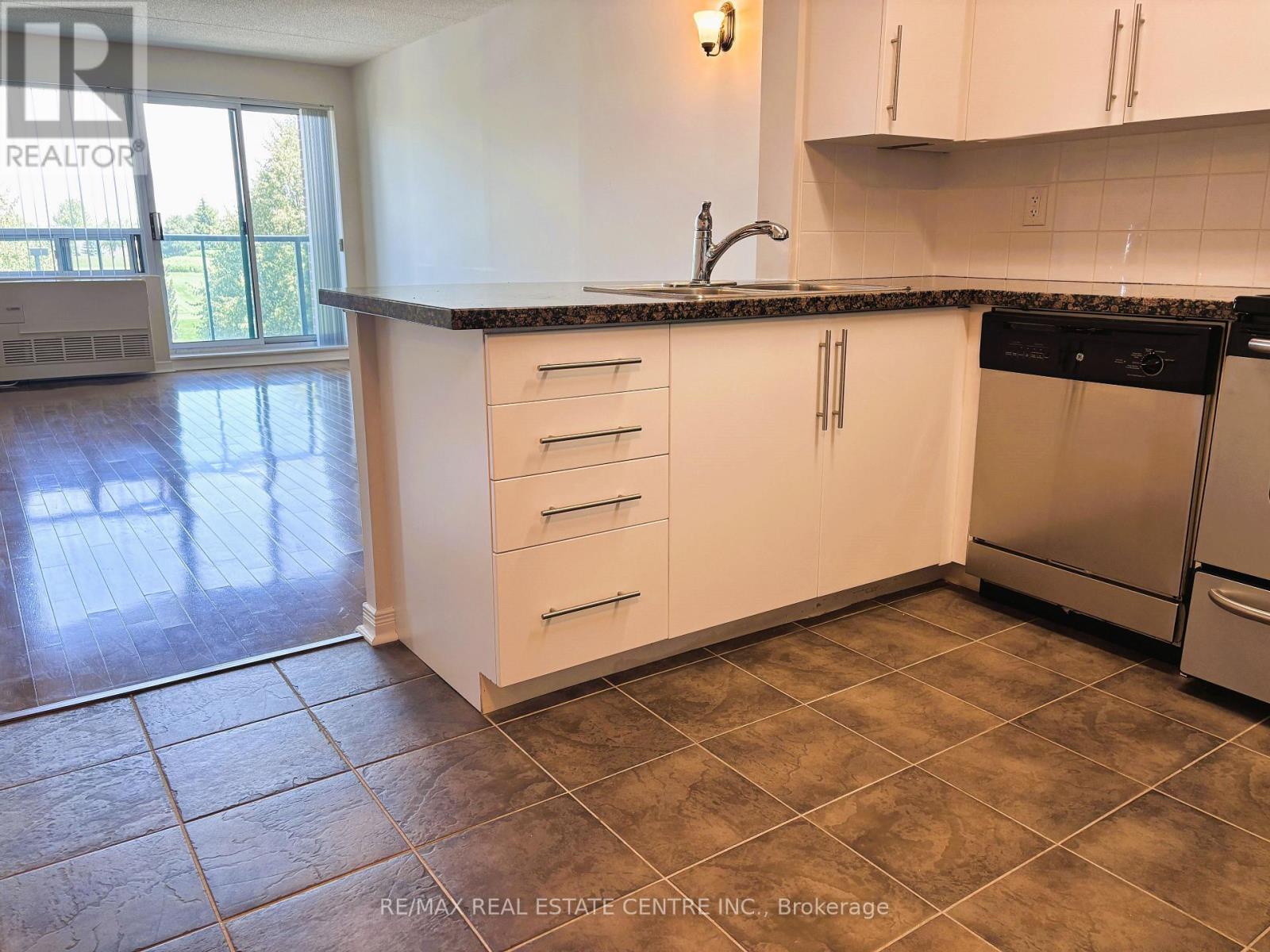 201 - 55 Via Rosedale, Brampton, Ontario  L6R 0V1 - Photo 7 - W12419627