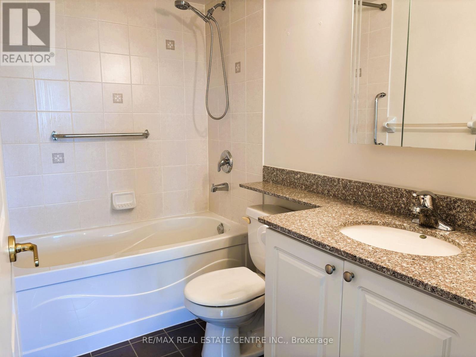 201 - 55 Via Rosedale, Brampton, Ontario  L6R 0V1 - Photo 9 - W12419627