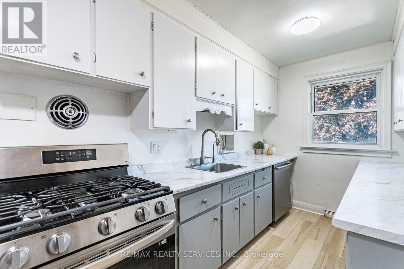 107 Weber Street S, Waterloo, Ontario  N2J 2A4 - Photo 13 - X12467243