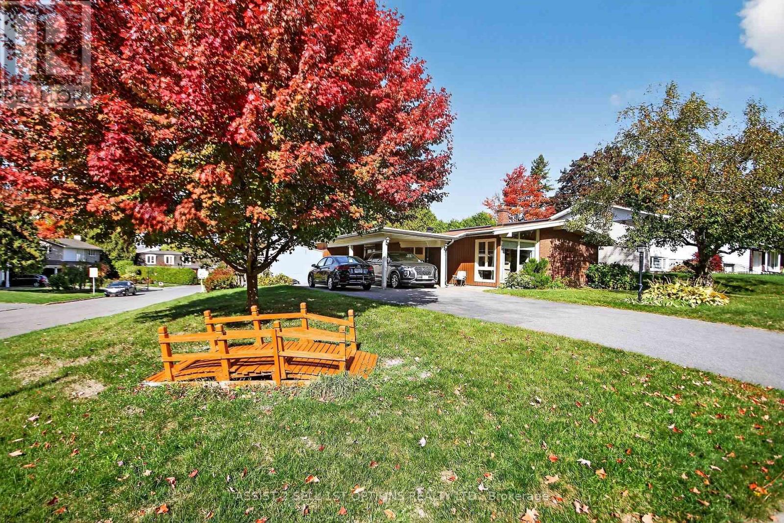 24 Barnes Crescent, Ottawa, Ontario  K2H 7C2 - Photo 2 - X12301699