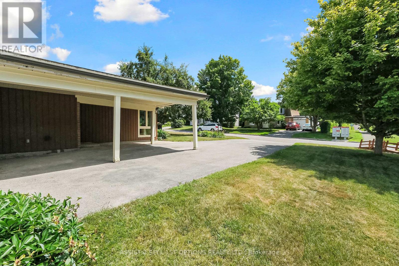 24 Barnes Crescent, Ottawa, Ontario  K2H 7C2 - Photo 3 - X12301699
