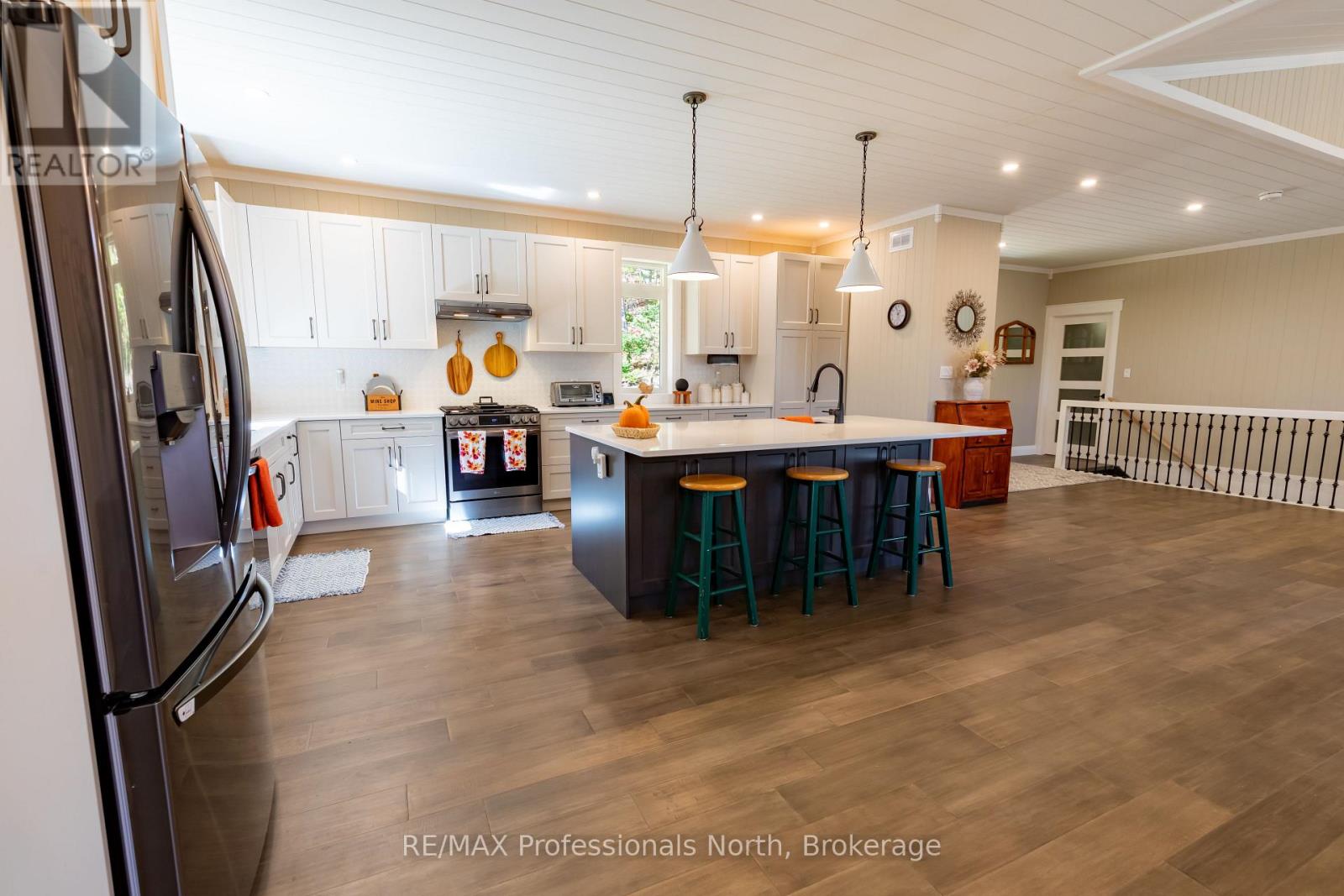 1203 Burlmarie Road, Lake Of Bays (Mclean), Ontario  P0B 1A0 - Photo 7 - X12467511