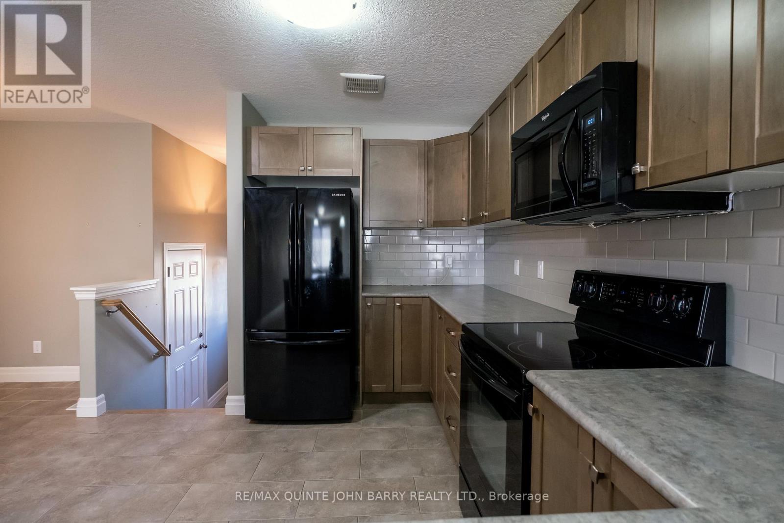 79 Cortland Crescent, Quinte West, Ontario  K8V 0E9 - Photo 7 - X12132816