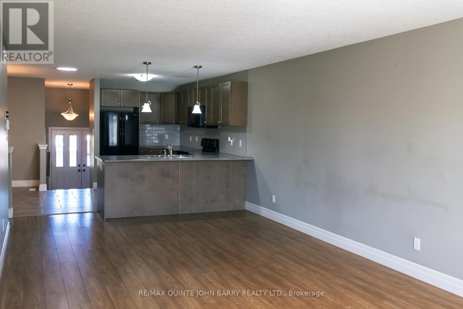 79 Cortland Crescent, Quinte West, Ontario  K8V 0E9 - Photo 12 - X12132816