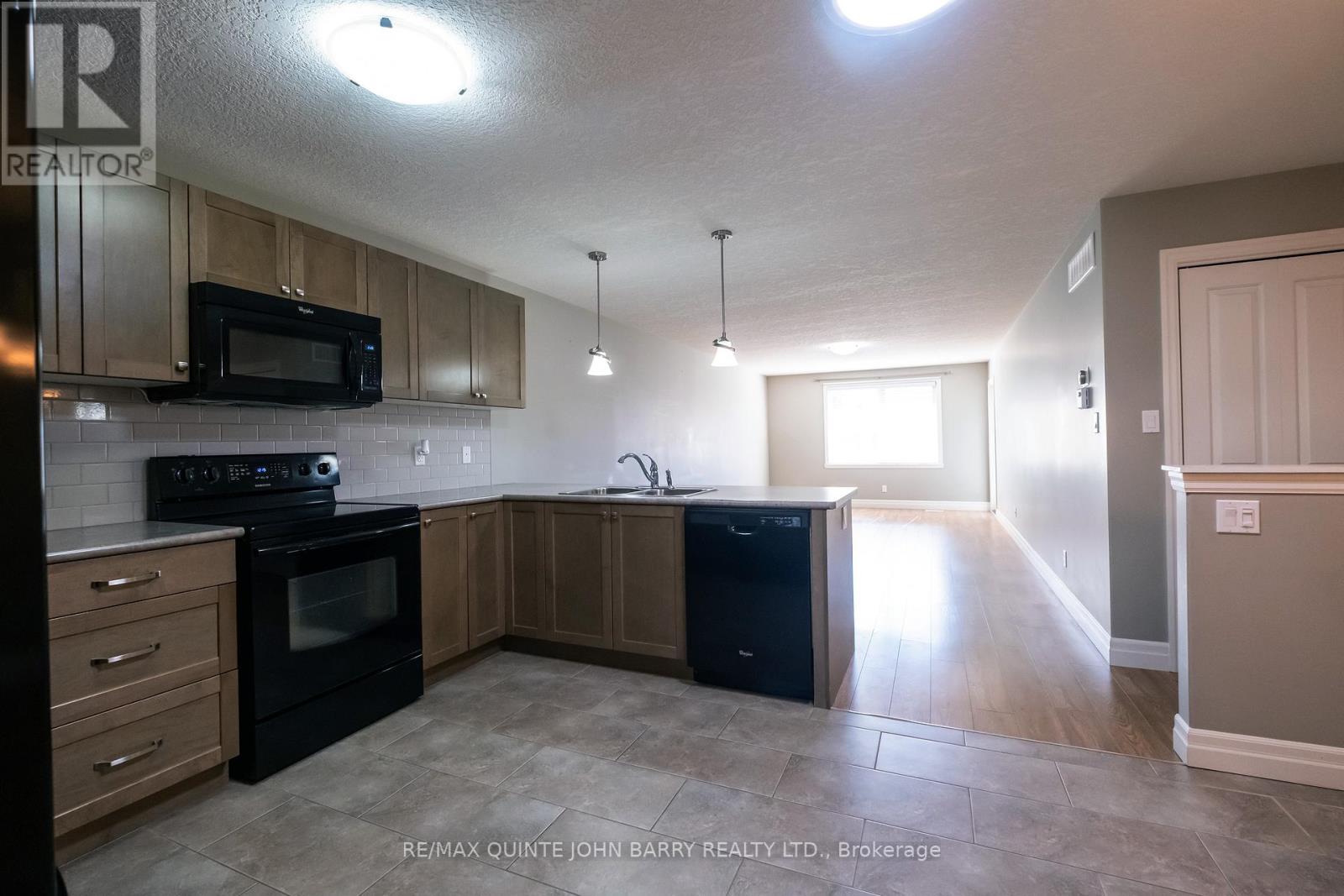 79 Cortland Crescent, Quinte West, Ontario  K8V 0E9 - Photo 5 - X12132816