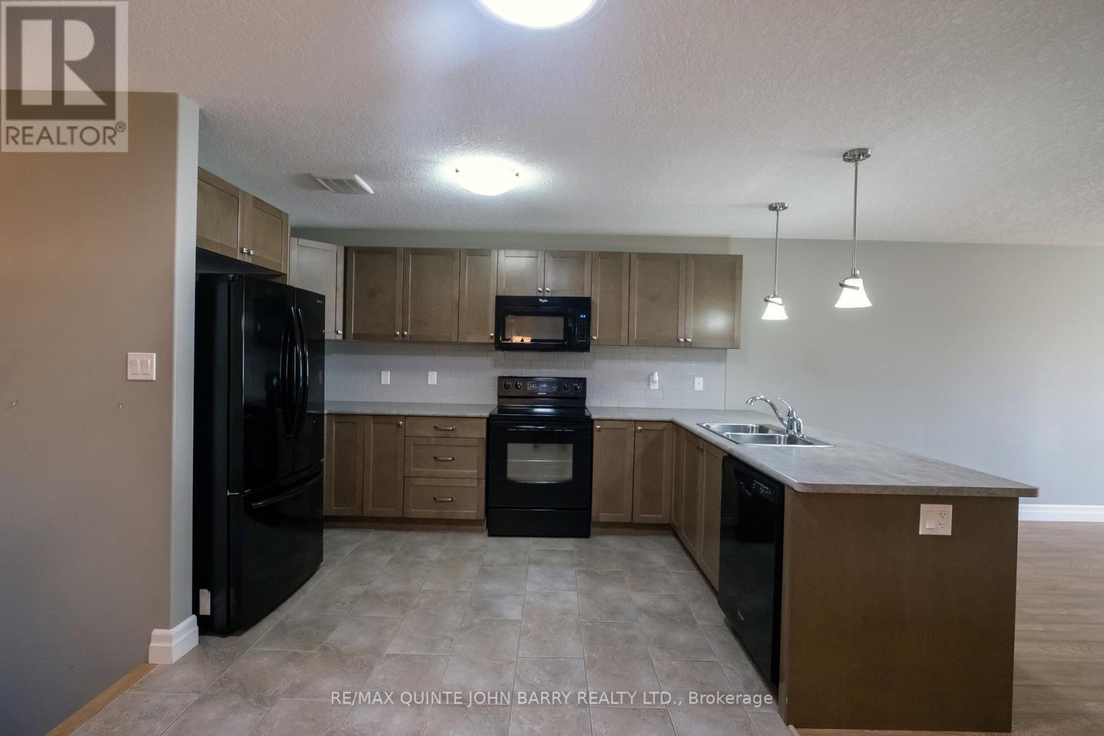 79 Cortland Crescent, Quinte West, Ontario  K8V 0E9 - Photo 6 - X12132816