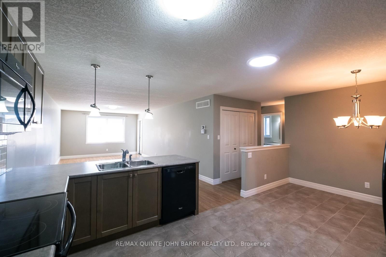 79 Cortland Crescent, Quinte West, Ontario  K8V 0E9 - Photo 8 - X12132816